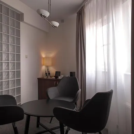 Edison Poznan Lotnisko Lawica Бараново
