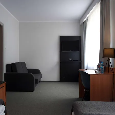 호텔 Edison Poznan Lotnisko Lawica 3*