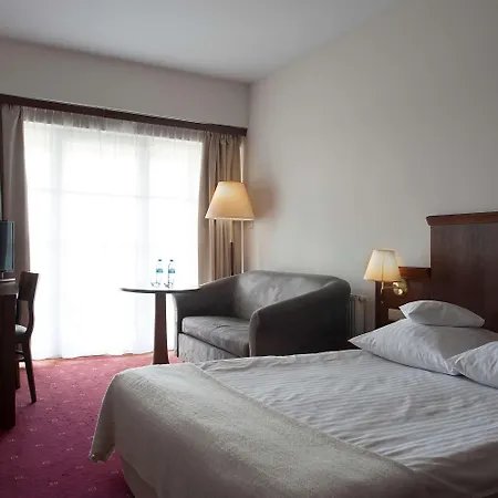 Hotell Edison Poznan Lotnisko Lawica 3*