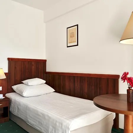 Edison Poznan Lotnisko Lawica 3*