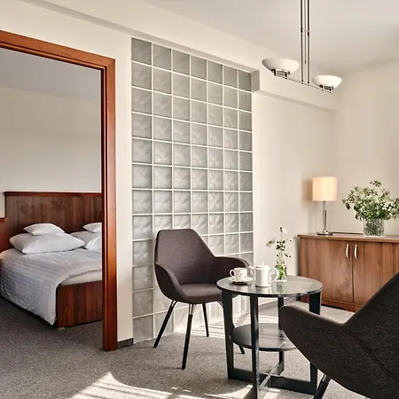 Edison Poznan Lotnisko Lawica Hotel 3*