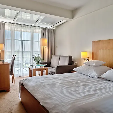 Hotell Edison Poznan Lotnisko Lawica