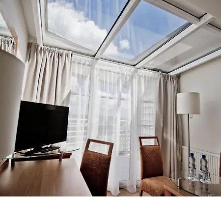 Hotel Edison Poznan Lotnisko Lawica 3*