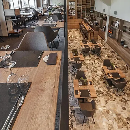 Hotel Edison Poznan Lotnisko Lawica 3*