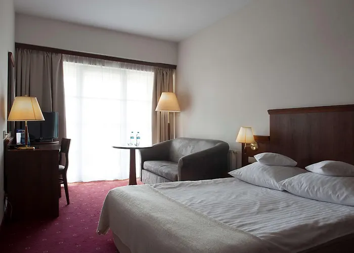 Hotel Edison Poznan Lotnisko Lawica 3*